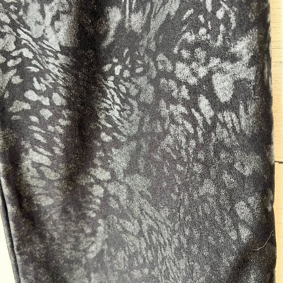 Nic + Zoe Pants Womens Size 8P Black Animal Print Pull On Ankle Side Slits - Picture 6 of 13